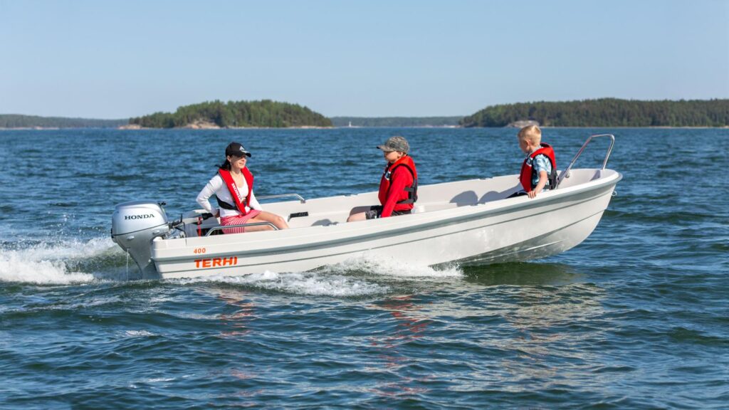 Terhi 400 Boot Akkrum