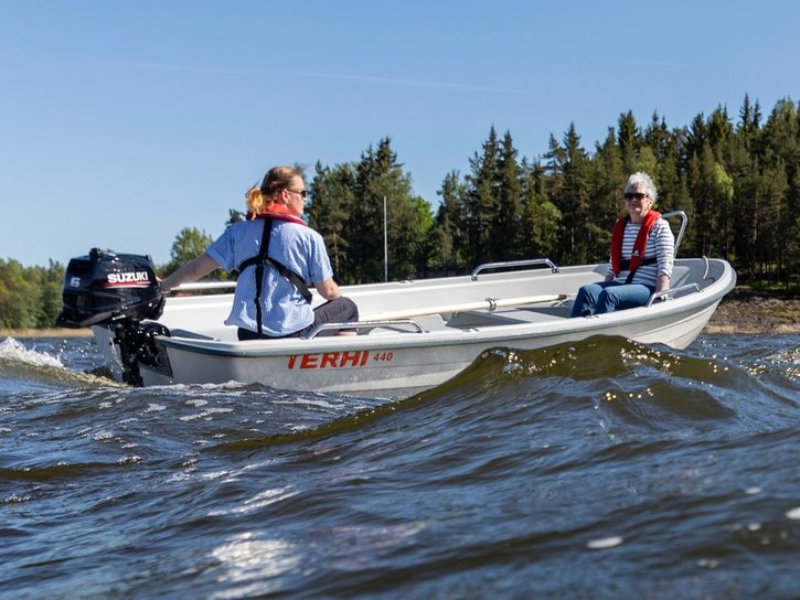 Terhi 440 Met motor Boot Akkrum
