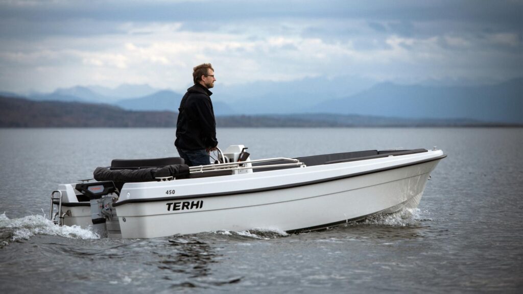 Elektrisch varende Terhi 450 Sloep