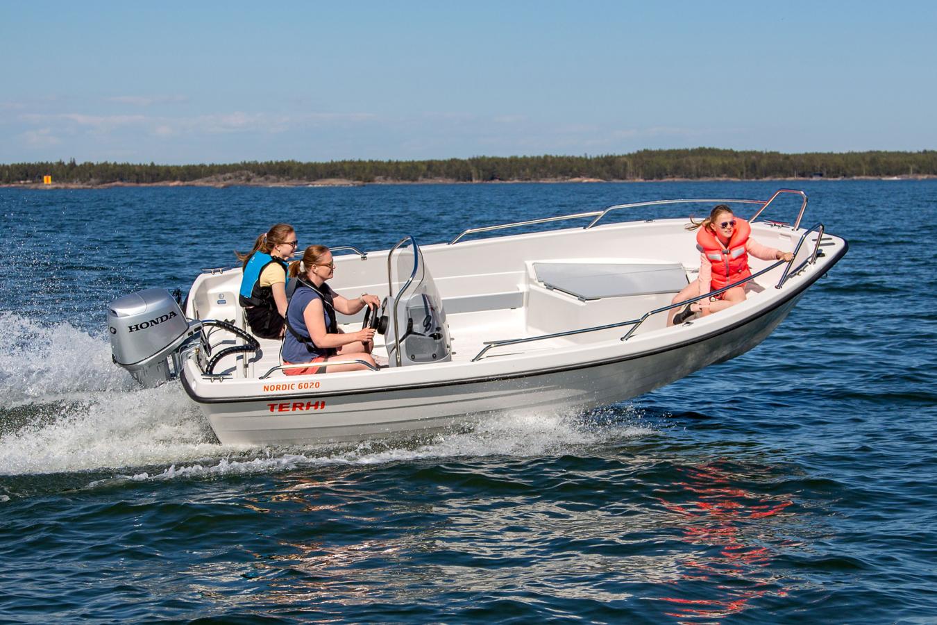 Hardvarende Terhi nordic 6020 met console Boot Akkrum